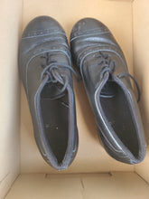 Load image into Gallery viewer, Size 6.5 jason samules tap shoes-consignment
